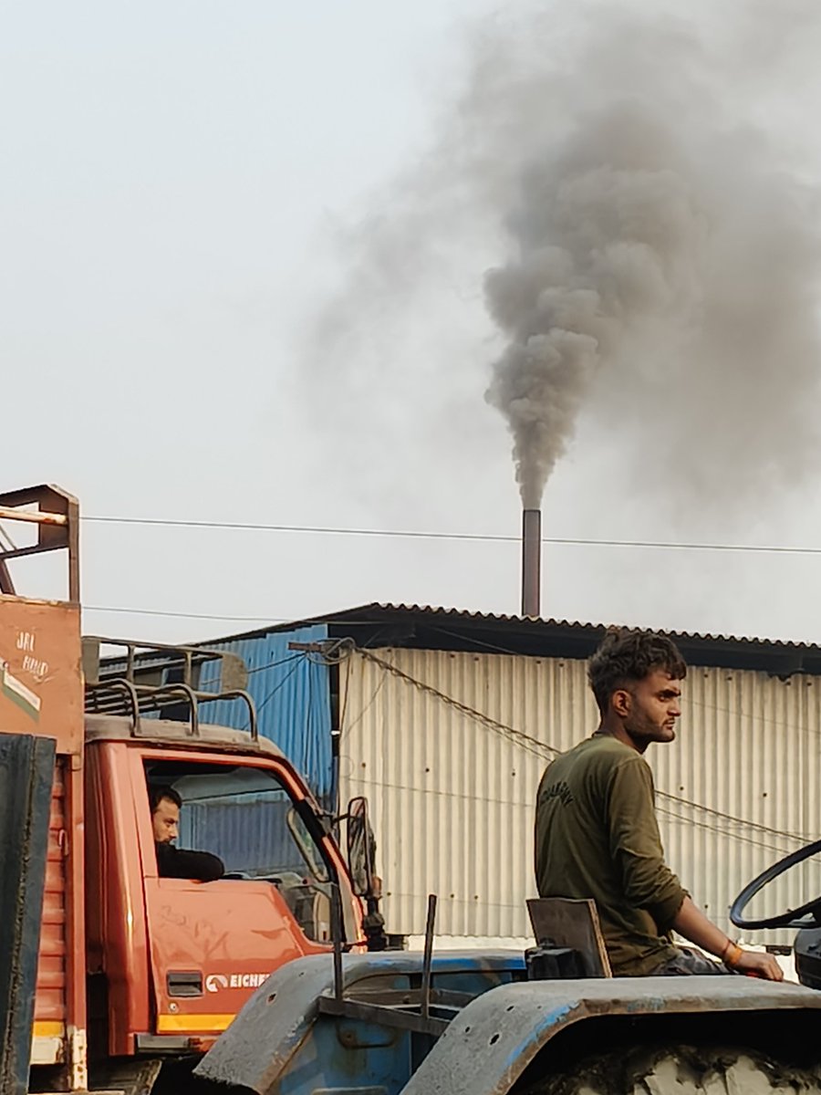 Gitesh_1's tweet photo. #AirPollutionfaridabad @BallabgarhR @FaridabadRegion @CPCB_OFFICIAL @DC_Faridabad @cmohry  @SwachhBharatGov @MoHFW_INDIA @moefcc @AyushmanNHA   @SwachhFaridabad @PIB_India सरूरपुर इंडस्ट्रियल एरिया गली नंबर 5W नियर MR धर्म कांटा के पास https://t.co/AiuddPX3ee