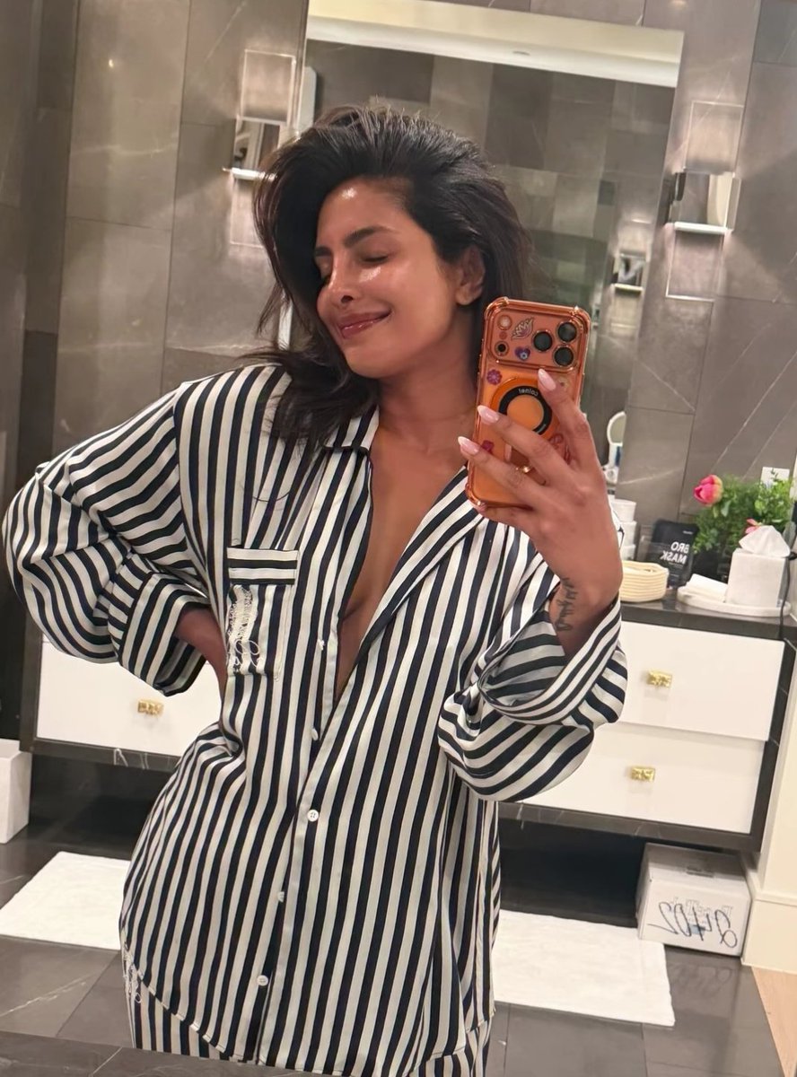 ohhh I love her 😭 not priyanka chopra recreating this smile 😭😭