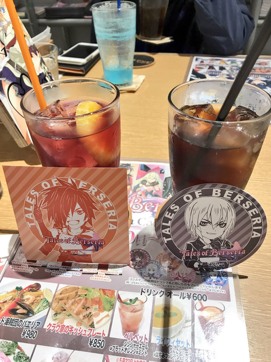 asrlkd's tweet photo. @tales_ch コラボカフェで夜桜あんみつやキッシュ等ゲームで出てくる食べ物が食べられてとても嬉しかった思い出があります！
推し(ロクロウとアイゼン)のコースターも自引き出来たのがお宝です！ https://t.co/pahHhaW3QV