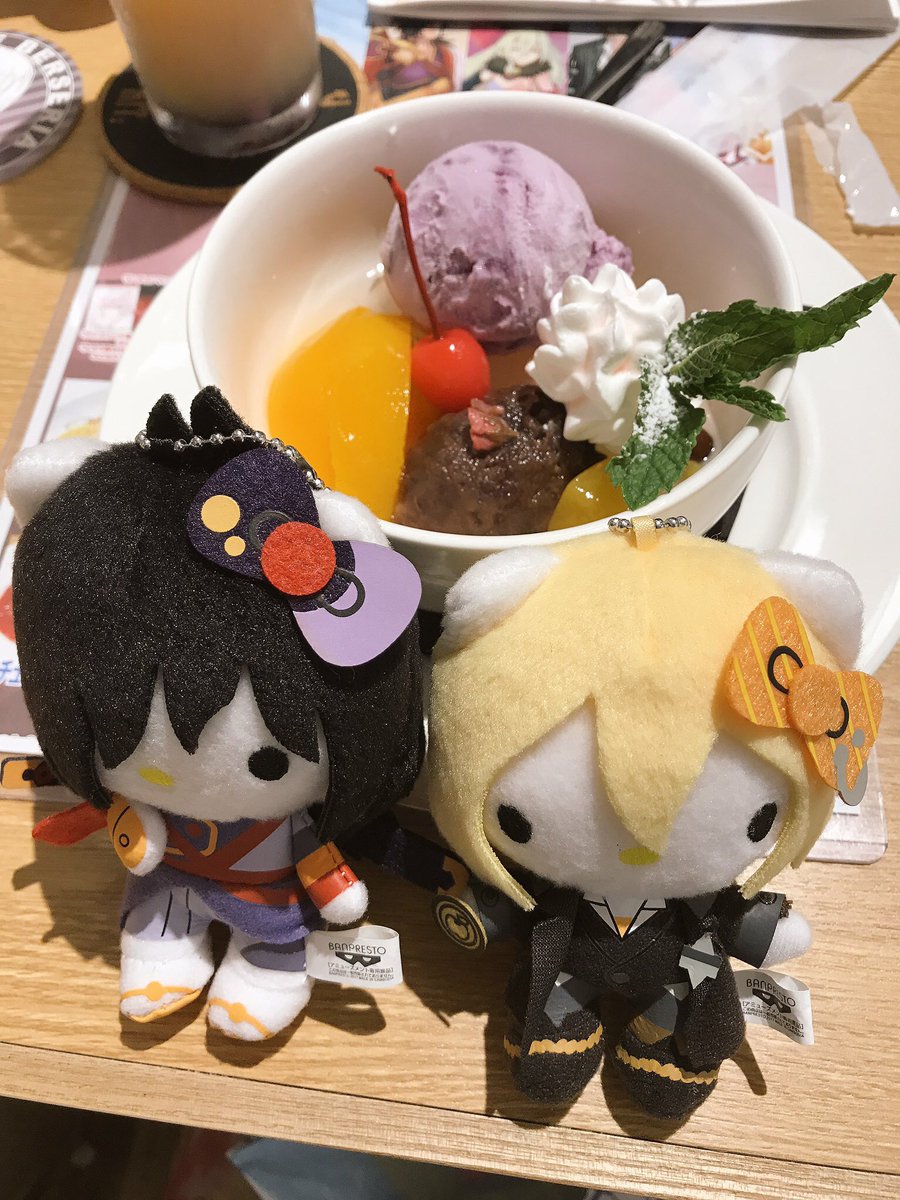 asrlkd's tweet photo. @tales_ch コラボカフェで夜桜あんみつやキッシュ等ゲームで出てくる食べ物が食べられてとても嬉しかった思い出があります！
推し(ロクロウとアイゼン)のコースターも自引き出来たのがお宝です！ https://t.co/pahHhaW3QV