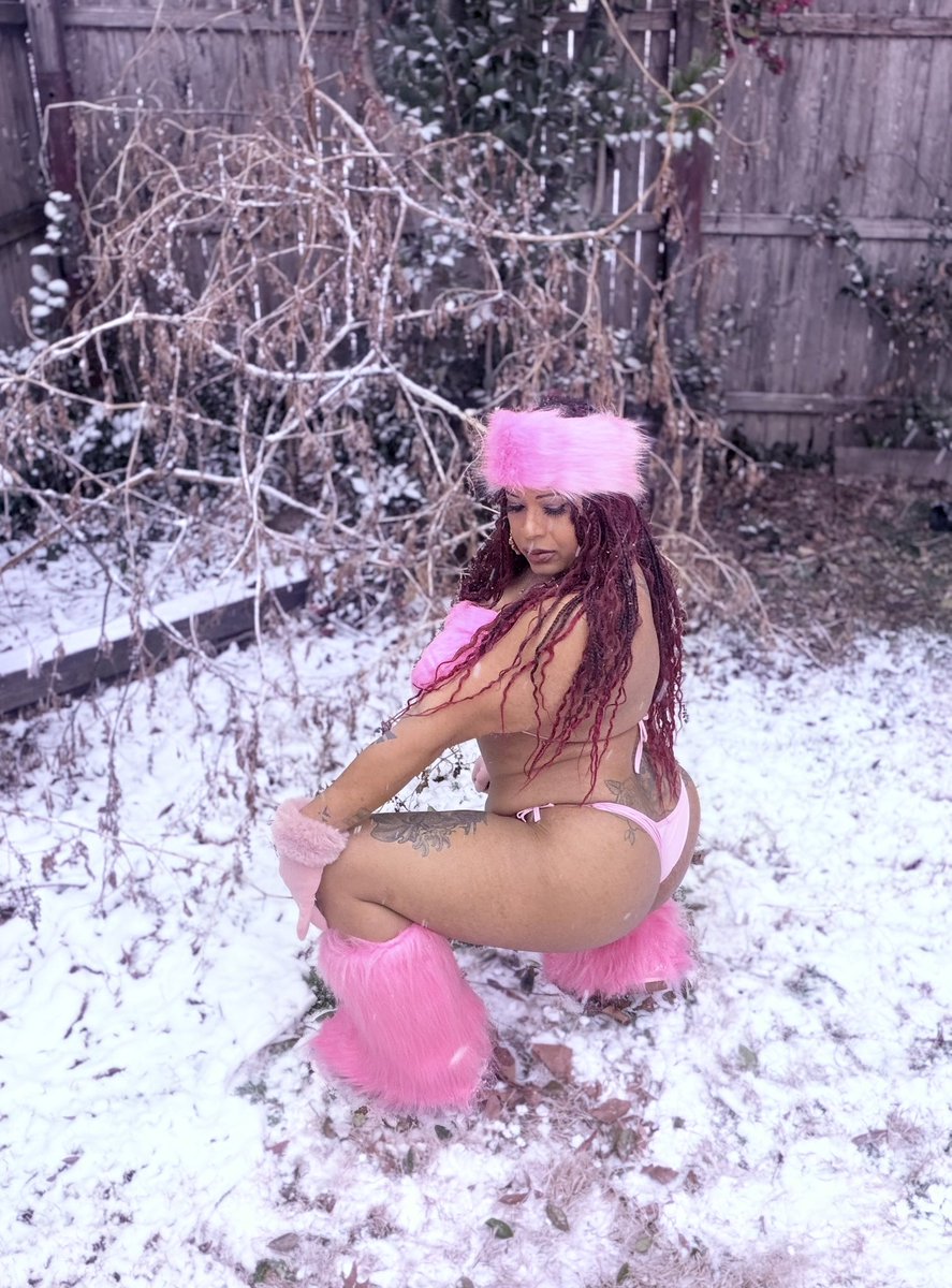 Believe it or not I’m still editing and selecting😭😭😭😭 hopefully I get these done in time but enjoy a sneaky peaky for now💋