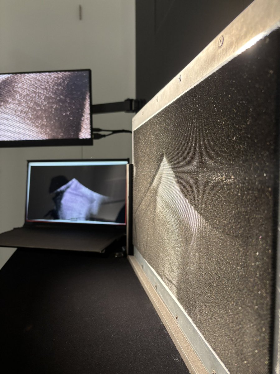 宮嶋龍太郎氏の個展に到着。
中の人が音楽・音響を担当した「REST」も上映展示されております。お近くの際は是非お立ち寄りください。