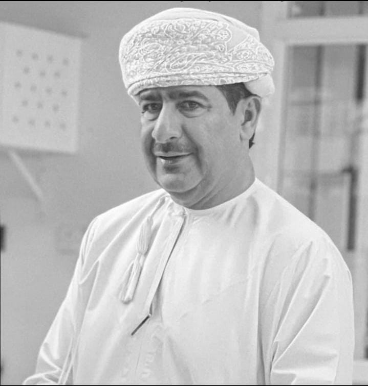 HUMAID_9988's tweet photo. حُق لمحافظتنا التعليمية أنْ تُعْلن الحداد على فقد قامة تربوية مخضرمة محترمة تتقاصر في بلوغها الكلمات وتنحني إجلالا وتقديرا لها الهامات.
رحمك الله يا أباعثمان فقد كنت السند والعَضُد لمدارس المحافظة ومن فيها، وجنازتك المهيبة صدى لبصماتك المضيئة وأثرك الطيب.
#صباح_آلخيــــر https://t.co/aCSgDm709U