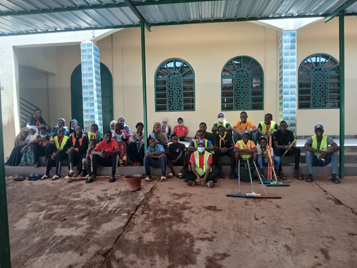 IIsmaguel's tweet photo. Dans le cadre "Mosquée Propre" nous avons prit d'assaut ce lundi 16 mars, la grande mosquée du Point G pour l'assainir. Une matinée au service de la communauté. 

Chaque acte posé compte et à tout son sens.

#HumilitéQuoiQuiilAdvienne!
@à la une https://t.co/Kc5RHK6DPc