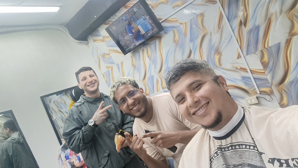 edinsoncrouch's tweet photo. Desde Caracas apoyando a nuestra Vinotinto #BEISBOLxTELEVEN @Canal_Televen https://t.co/EfyDxRdCdQ