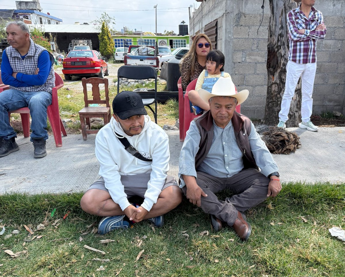 Estuvimos saludando y  escuchando a vecinos de San Pedro Arriba, también asistimos a la semifinal de la liga Municipal de Fútbol Entre el equipo Santos y Dinámico.

#luismorales
#temoaya