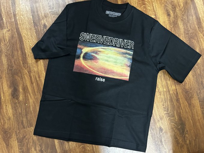 シューゲイザーレジェンドSWERVEDRIVERのTシャツは後これだけで