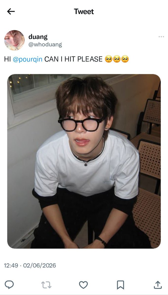 queerqin's tweet image. #duangqin au

where duang tries to thirst trap his way into his crush qin’s life