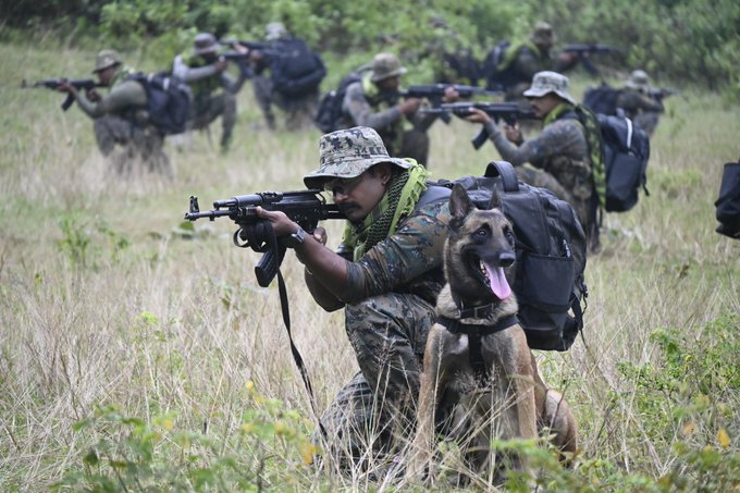 JournoAbhinash's tweet image. CRPF जवान J&amp;amp;K में ख़ामोशी से ड्यूटी करते हैं, मगर उनके काम की गूंज पूरे देश में महसूस होती है। Priyanka Chopra Afghans Rockets #LakeShow Italia #WWERaw Roman, Roman Rockets Venezuela  Kevin Durant Tari Eason Capela Ayton Brock Cuba Oba Femi, #WrestleMania