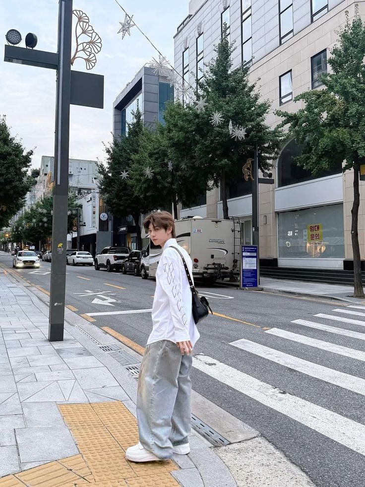 queerqin's tweet image. #duangqin au

where duang tries to thirst trap his way into his crush qin’s life