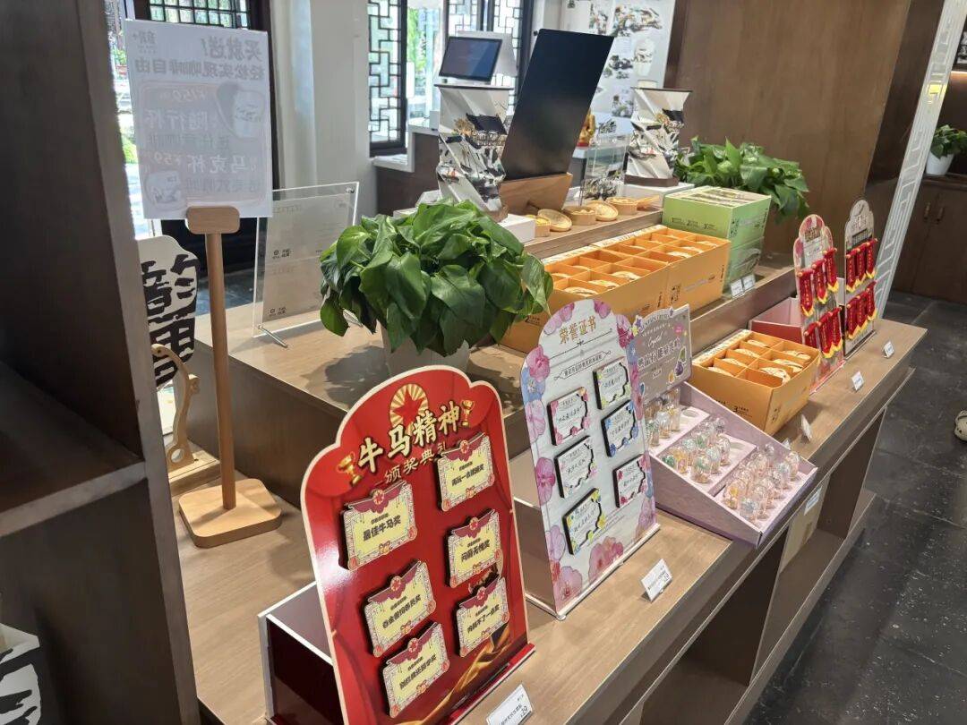 MollieC41286438's tweet image. "Sort old stuff: keep what sparks joy, donate what doesn’t—make space for new stories!  #DeclutterWithJoy #OldStuffNewLife"