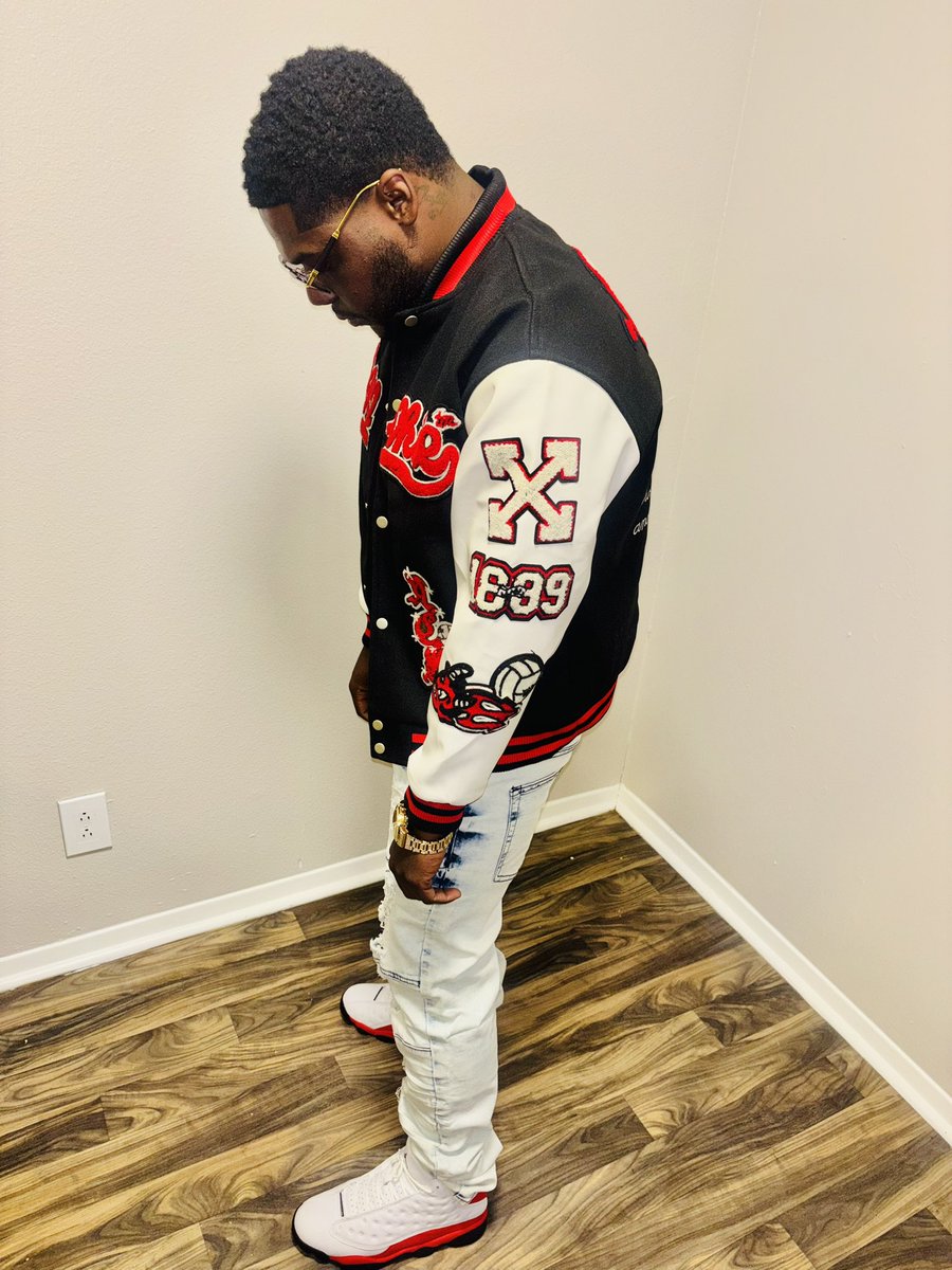 KeyanteJackson's tweet image. I was waitin on the 🏀 for so long now i got it ,I can’t do no fumblin 🤫 Mfs love to come try tag along
when it’s ☀️where tf was you when it was 🌩️ Never understood 👦🏾’s who chasin dese 👯‍♀️
more than they be grinding &amp;amp; hustling 🩸🦅 #FreeDemMembers #explorepage