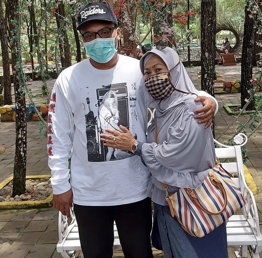 QUICKENING STORE tweet media