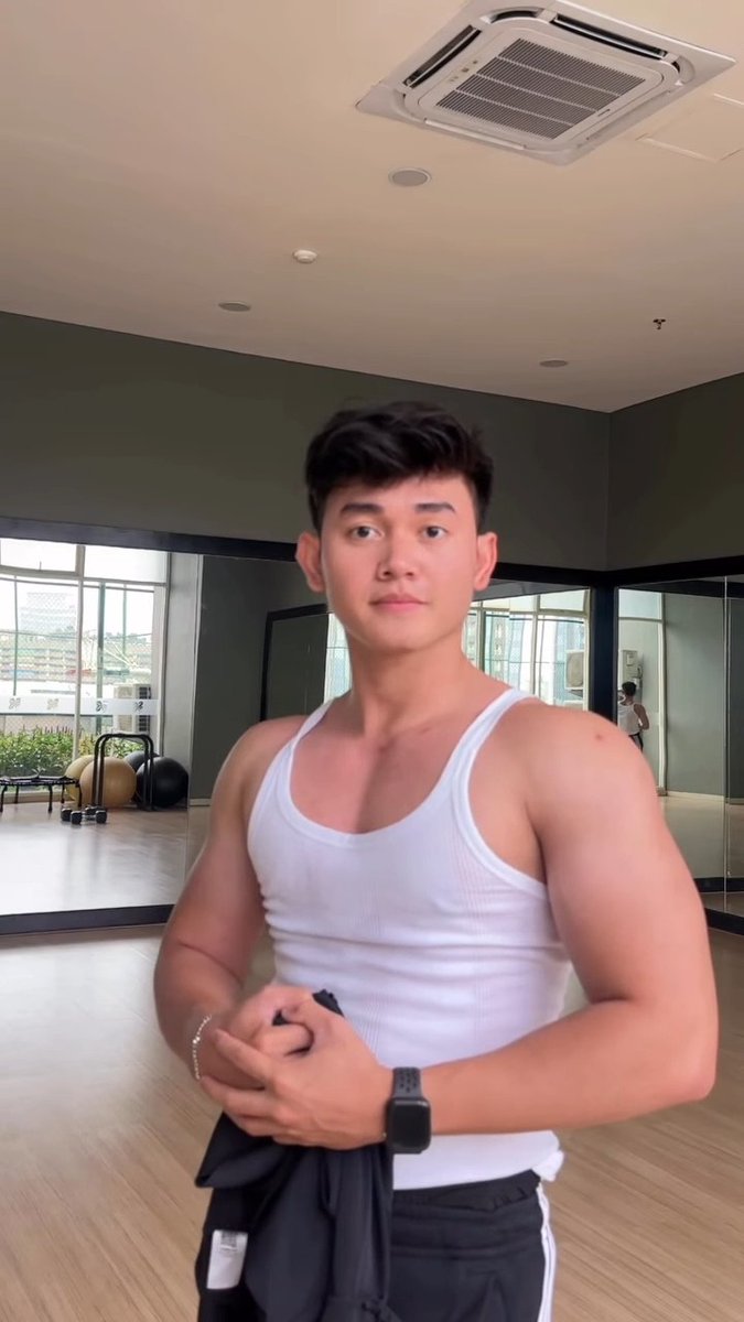 BrondongID_new's tweet photo. Ada kah yang kesehariannya masih pake kaos kutang? Kalo ga pake itu bawa rasanya ga betah aja gtu... https://t.co/m4ivkJtock
