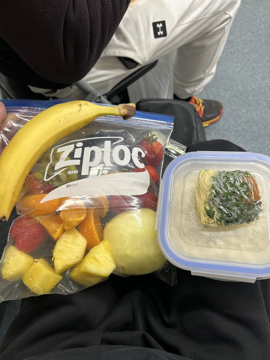 計量クリアしました！！

水、美味しい😭  
会長特製のおじやにフルーツも🙏🏻

明日は応援よろしくお願いします🙏🏻🔥

yuta0419.boxing-ticket.com