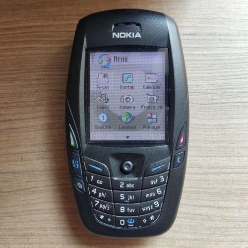 tempurkonten's tweet photo. HP ku dulu waktu sd nokia 6600 by, kamu apa? https://t.co/7CCpKoqHXx