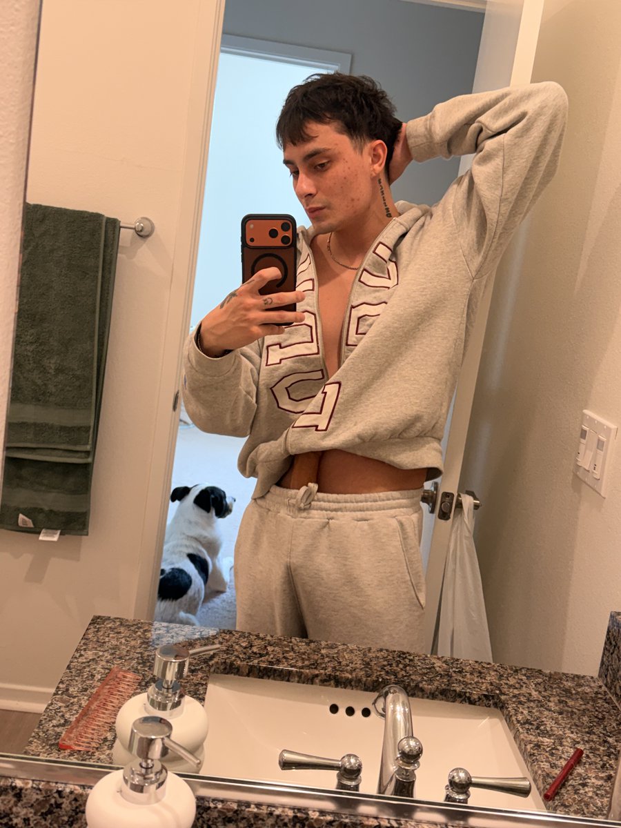 RILEY tweet media