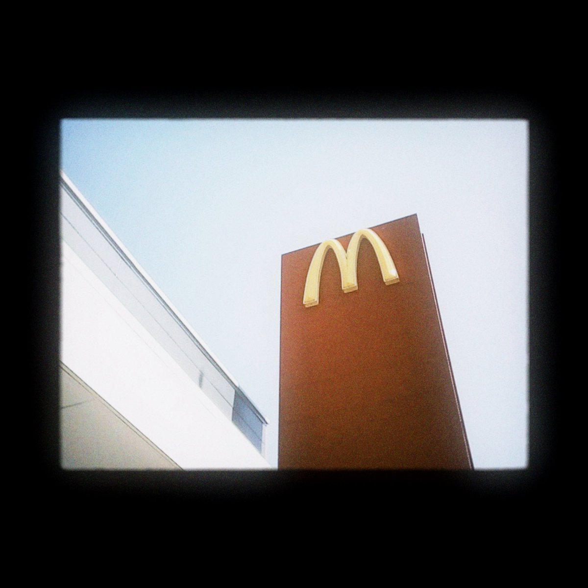 loqg78's tweet image. ☕️(´ω`)ｽﾞｽﾞ

#charmera #Kodak