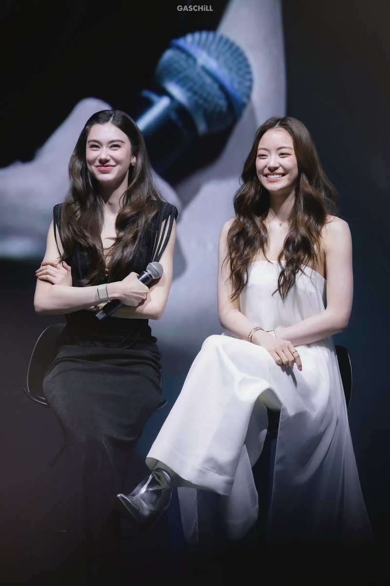 อ่อ ลืมไปว่าจะเห็นความเป็นเด็กในตัวพี่น่าได้ ก็เฉพาะตอนอยู่กับน้องหมิวเท่านั้นแหล่ะ 🤭

#Lalinalena #MiuNatsha
#LenaMiu #ลีน่าหมิว