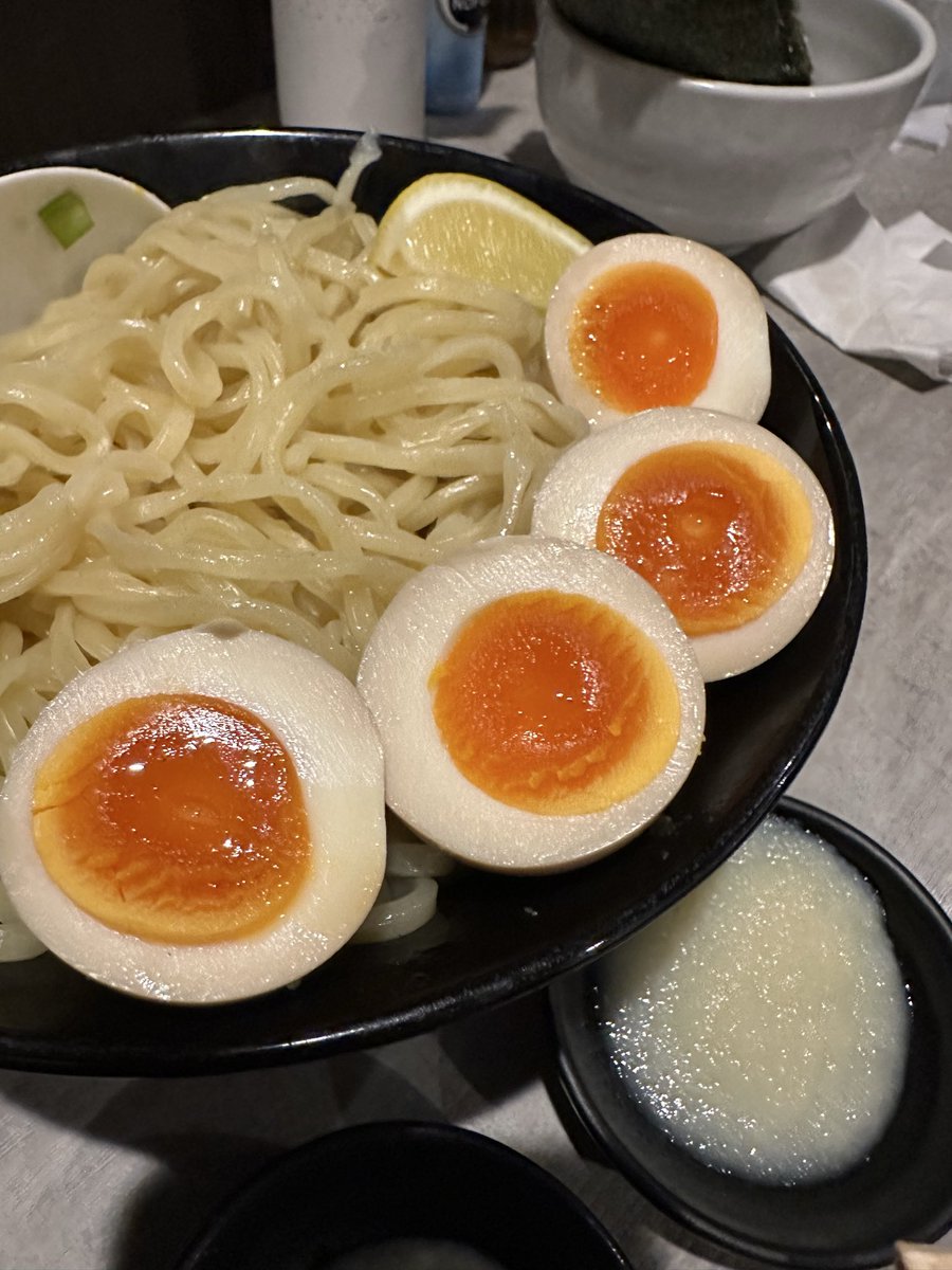 yasu3650's tweet photo. らーめん つけ麺 NOFUJI

[限定麺] SIOホルモンつけ麺
topping：味玉Ｗ(2個)・海苔・にんにくＷ(2個無料)

2年ぶりの限定提供

自家製マー油の効いた香ばしいSIO豚骨ベースのつけ汁の中にはぷっるんぷっるんのホルモンがたっぷりとシャキシャキなもやしとニラがうまっくってもう最高！

#札幌
#NOFUJI https://t.co/m87yiIH7pm