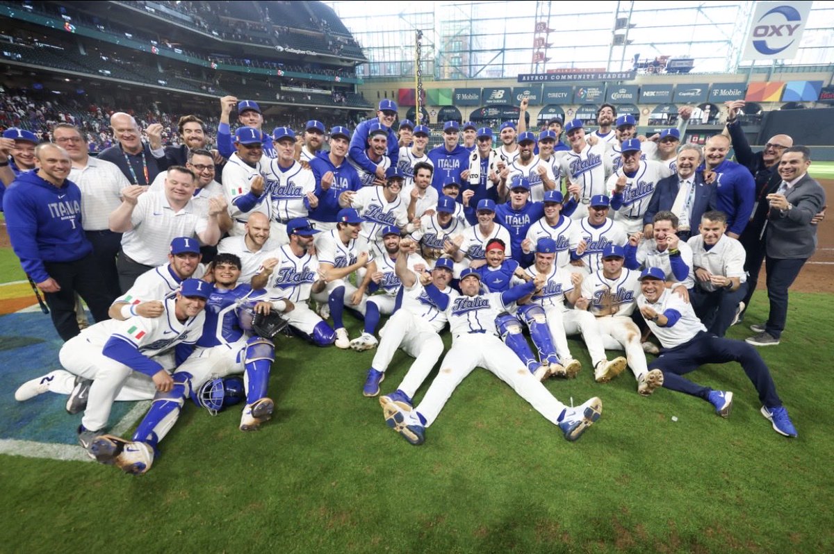 Vinnie Pasquantino tweet media