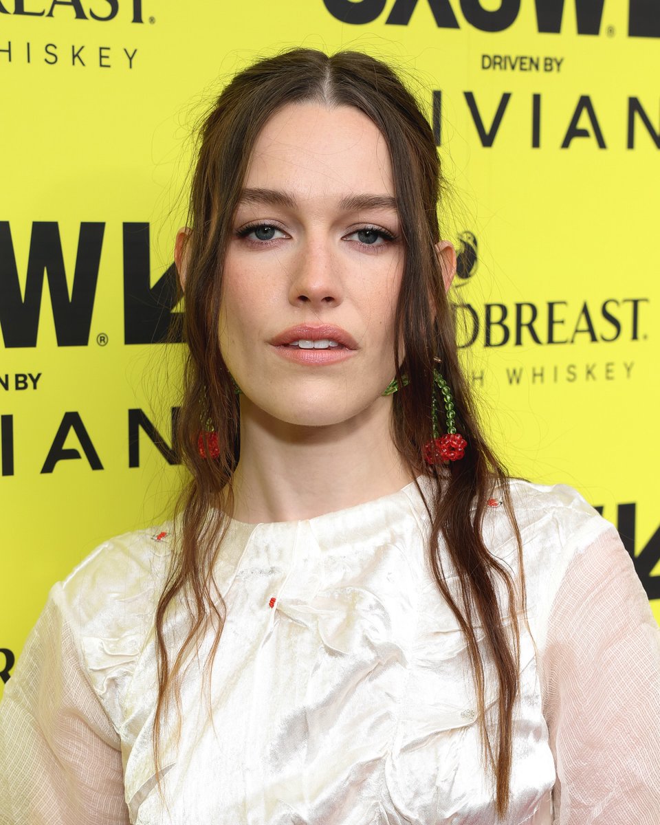 Victoria Pedretti looking absolutely BEAUTIFUL at the 'Forbidden Fruits' premiere during #SXSW in Austin, Texas. (03/16) 🍒