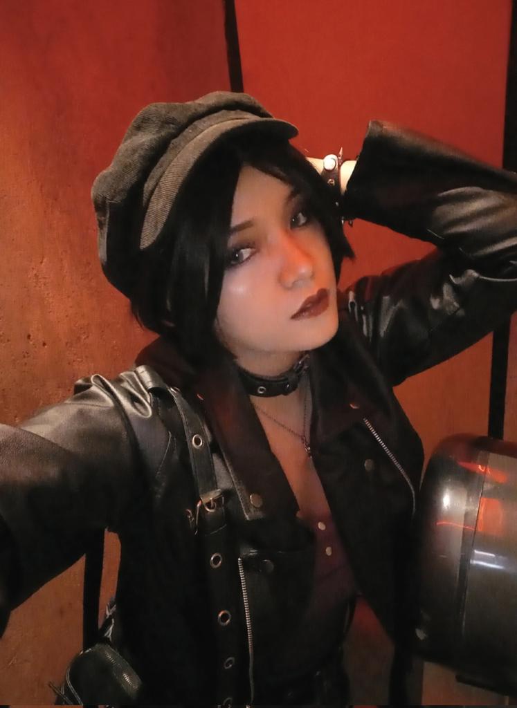 a Frou-Frou Fox in Midsummer Fires tweet media