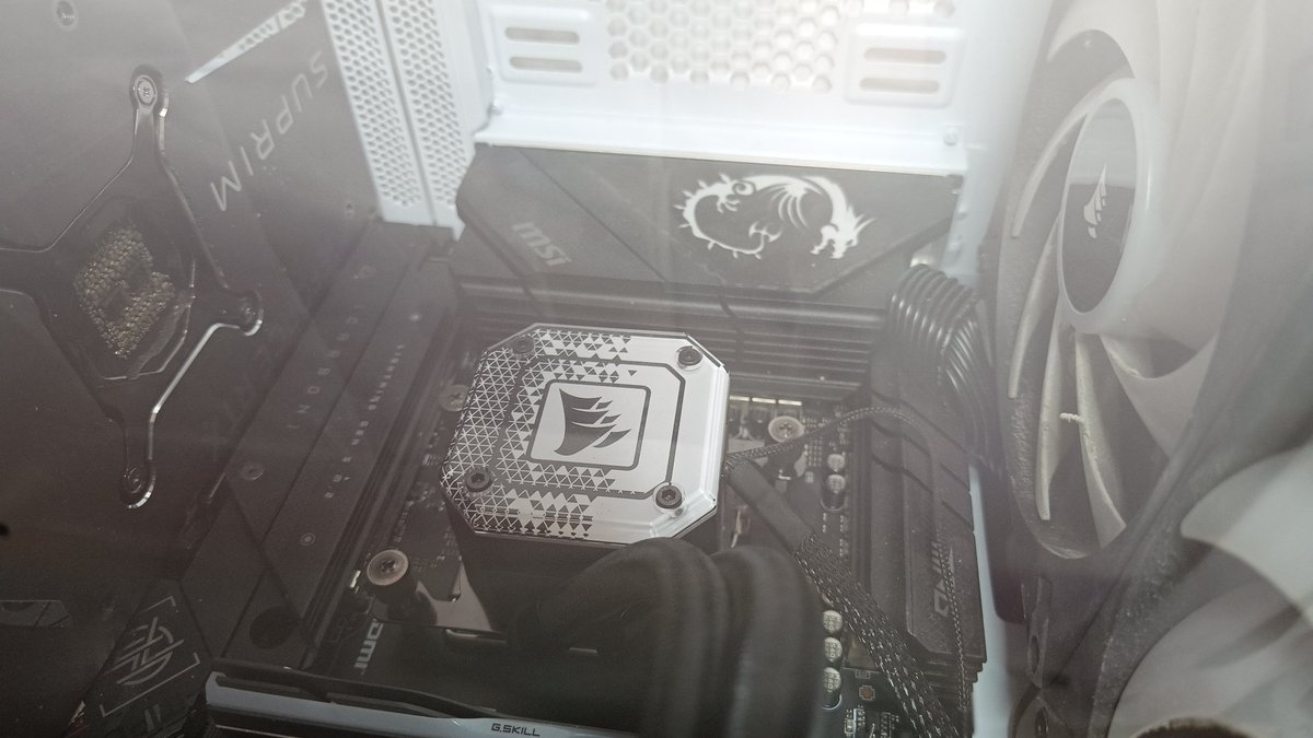 Tech_Ferrets's tweet photo. The first Tech Ferrets build,built in a @bequietofficial LightBase 900FX, it might not be perfect but it still looks great and because it's my personal rig, you can watch it evolve on my journey as a content creator and business owner.
Full specs in replies.
#PC #gamer https://t.co/eV5JgK3OUV