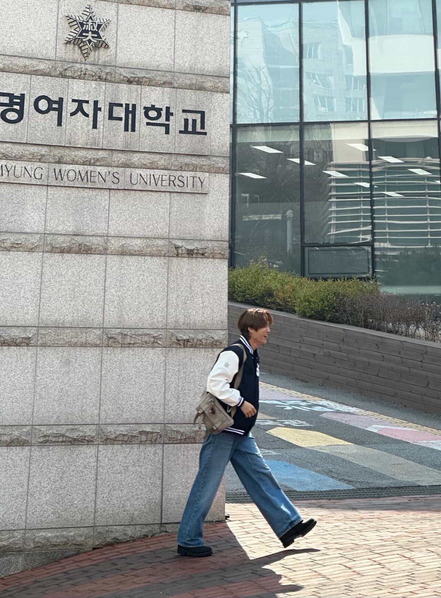 zkkdlin_'s tweet photo. 친구가카이오빠오늘피리부는사나이마냥소녀들을이끌고다닌다고연락와서개뿜음..
ㅋㅇㅇㅃ:히히 재밋다 https://t.co/Zlk8NPi11n