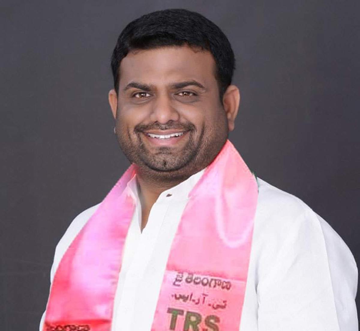 jsuryareddy's tweet image. Two days after TDP, the #BRS party also issues Show-cause Notice to former MLA #PilotRohithReddy over allegations of #Drug Consumption at a party he attended near #Hyderabad (at his #Farmhouse in #Moinabad).

Pilot Rohit Reddy has been asked to submit a written explanation within