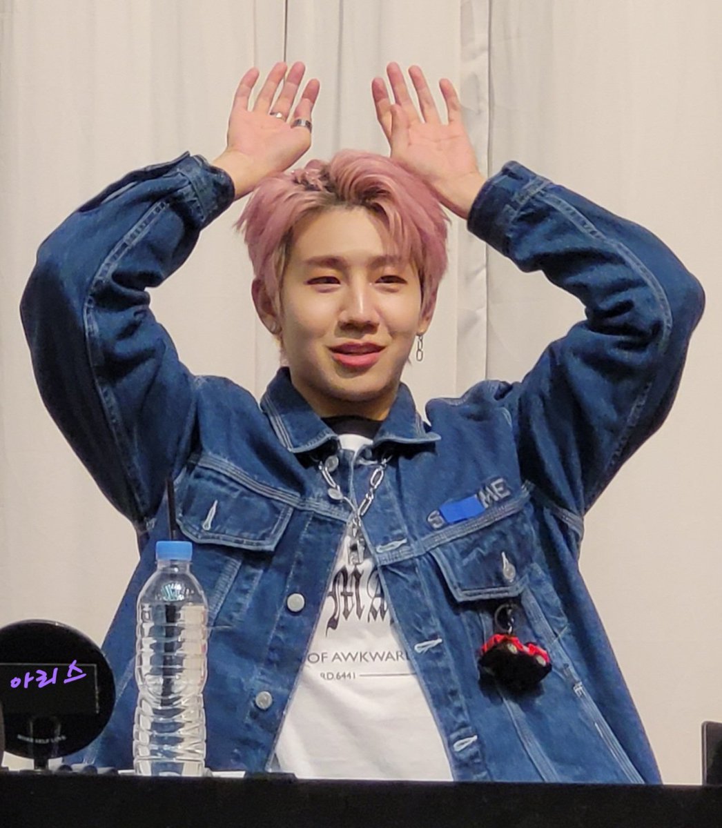 2026.3.17

봄날에 햇살같은 창선아 💕 생일 축하해.

늘 보고싶고 궁금한데 ~^^ 잘 지내고 있을거라 생각해.
얼마 안남은 군 생활 건강하게 보내길 바래.

#창선 #changsun #TAN #HAPPY_CHANGSUN_DAY #봄_햇살같은_창선