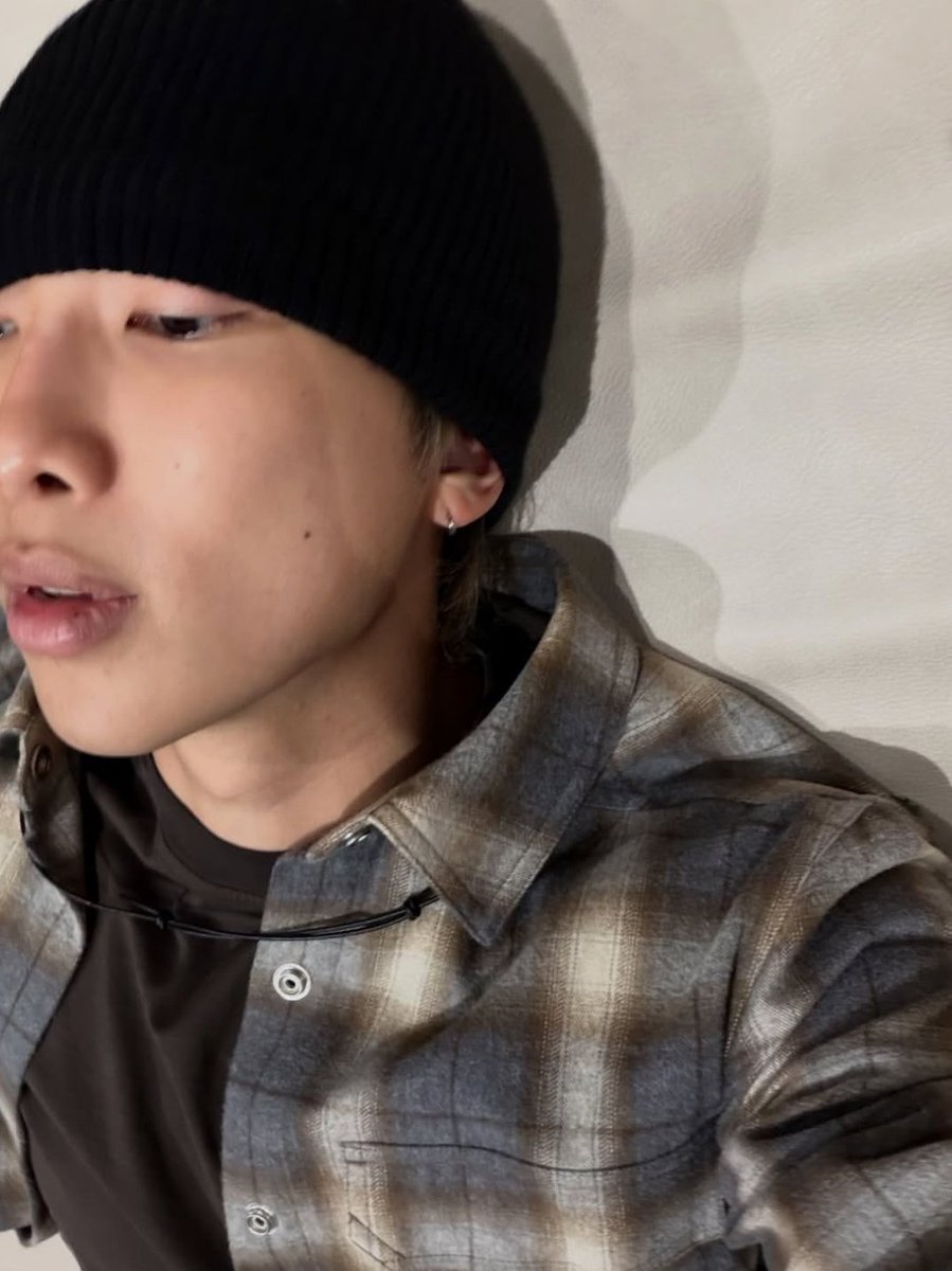 namseokcosmic's tweet photo. amo-vos com uma intensidade que transcende palavras, vós sóis os meus guias. o meu destino, e toda a minha paixão infindável, a união de almas até o fio invisível que tece a conexão eterna do meu sol ﹠ da minha lua. os meus dois cúmplices e delírio. em eterno amados meus ♡ . https://t.co/8Fareb7y8Q