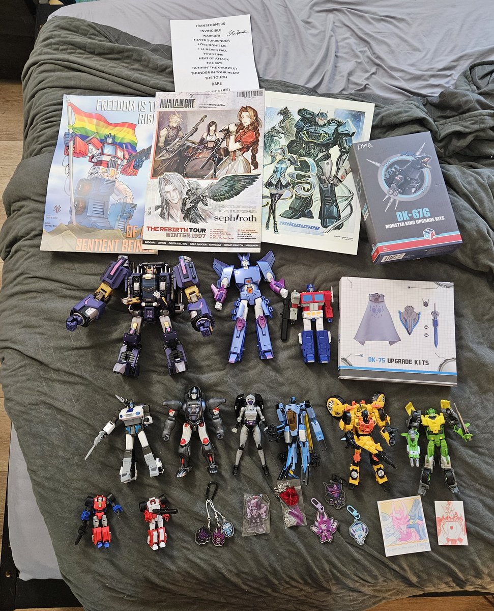 itskittytrigger's tweet image. My TFCON LA haul!!! This was my first tf con so i might have gone a lil crazy 😅

#tfcon