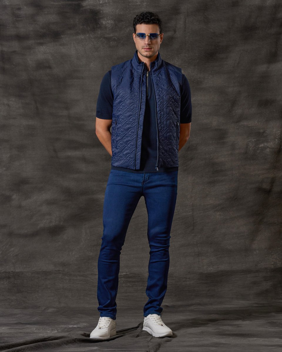 GFerreOfficial's tweet photo. Deep navy tailoring sharpens the silhouette with effortless urban authority. #GianfrancoFerre #UrbanNeutrals https://t.co/c8lNhhgoBH