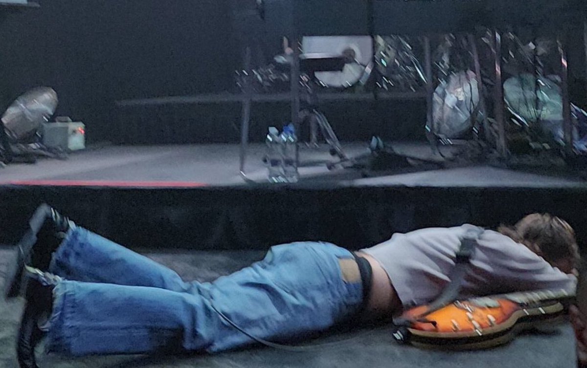 hewsonsgirl's tweet photo. every time i log on here a new angle gets unlocked 😭😭 im fucking cryinggg https://t.co/h6s1pwgNNV