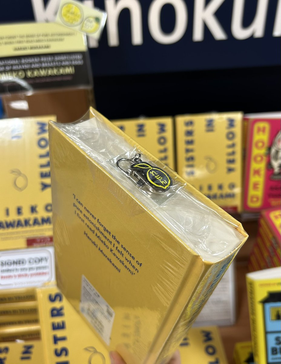 【本日発売！】#川上未映子 さん『黄色い家』英訳版
"Sisters in Yellow" tr. by Laurel Taylor and Hitomi Yoshio
本日発売です！
只今の在庫は直筆サイン入り！International Exclusive版(UK)です。当店でお買上げの方には数量限定でかわいいチャームが付属します🍋お一人様一冊まで。
#Kino_Picks