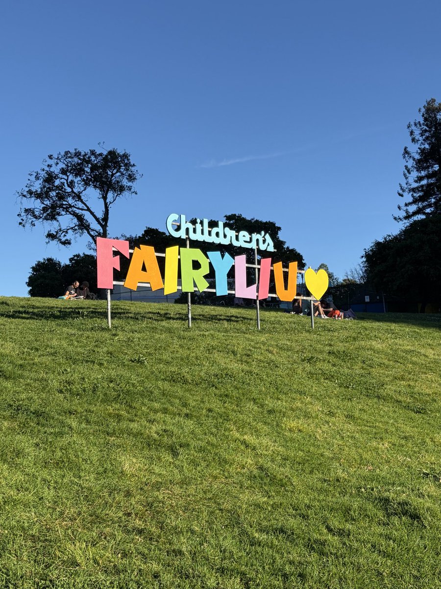 Finally got to see our #FairyLiu sign today!! 😍❤️🧡💛💚🩵💜🩷 #alysaliu #oaklandproud #lakemerritt #oaklandjoy
