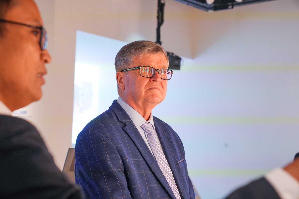 Russian Embassy, KHM tweet media