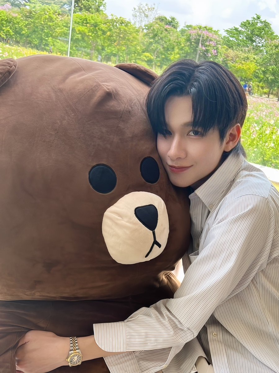 ที่สามของเธอ Your Third Series 🌳🍊

ซ้ายก็มีคนจอง ขวาก็จูงมือกัน 🫶🏻
คุณหมอสองก็ยังต้องกอดหมีเหมือนเดิม 🧸🥺

ถ้าคุณหมอสองอ้างว้าง ไหล่ผมยังว่างอยู่นะคร้าบบบ 😘

Your Third Q8

#ที่สามของเธอQ8