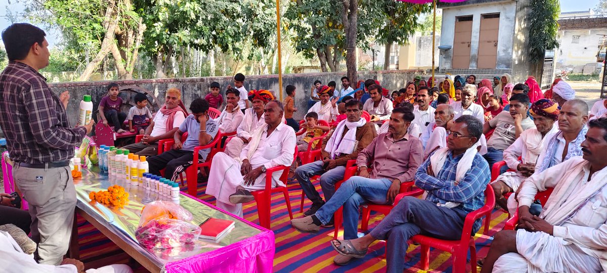 IFFCO_RJ's tweet photo. इफको बूंदी
कार्यक्रम का नाम: किसान दिवस
स्थान: ग्राम  गुडाबांध
मुख्य अतिथि व वक्ता: श्री शिवराज खींची जिला विस्तार अधिकारी बूंदी, श्री बृजराज मीना उप क्षेत्र प्रबंधक इफको बूंदी। 
प्रतिभागियों की संख्या: 75
चर्चा का विषय: नैनो उर्वरकों, जैव उर्वरकों के लाभ तथा उपयोग विधि। https://t.co/7ac9MYEgKK