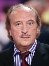 merlinpapin3's tweet photo. On souhaite un Bon Anniversaire à #BernardFarcy qui a 77 ans on peut le voir dans
Saga Taxi
La Folle Histoire de Max et léon
Marche à l'Ombre
Les Trois Frères
Le Vilain
Iznogoud
Asterix Mission Cléopâtre
Le Pacte des Loups
@FredOL69007 @tbarnaud
❤️si vous aimez https://t.co/J7XnRFTHVn