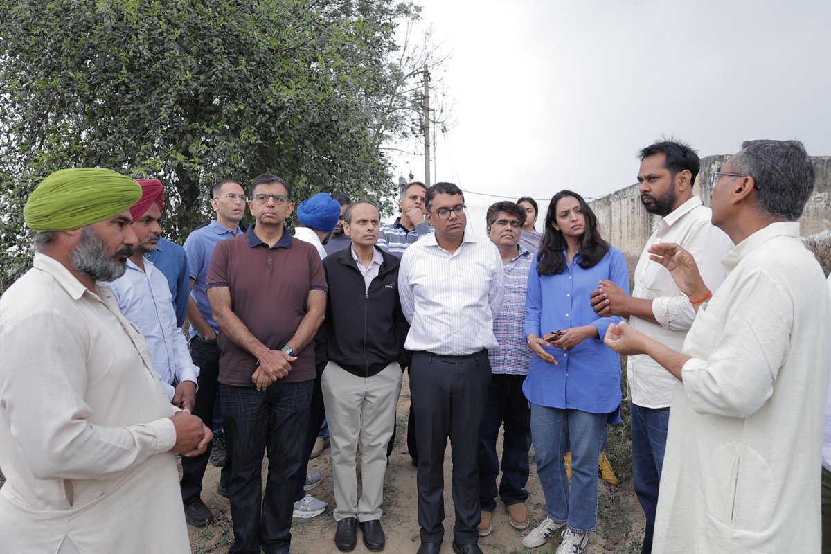 PwC_IN's tweet image. Recently, members of #PwCIndia Leadership Team travelled to the fields of Moga, Punjab to spend time with communities affected by last year’s floods. Click to read more: bit.ly/4bfLQpv #PwCIF #CommunityResilience