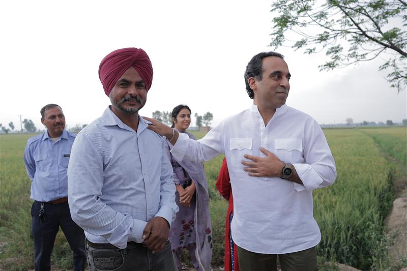 PwC_IN's tweet image. Recently, members of #PwCIndia Leadership Team travelled to the fields of Moga, Punjab to spend time with communities affected by last year’s floods. Click to read more: bit.ly/4bfLQpv #PwCIF #CommunityResilience