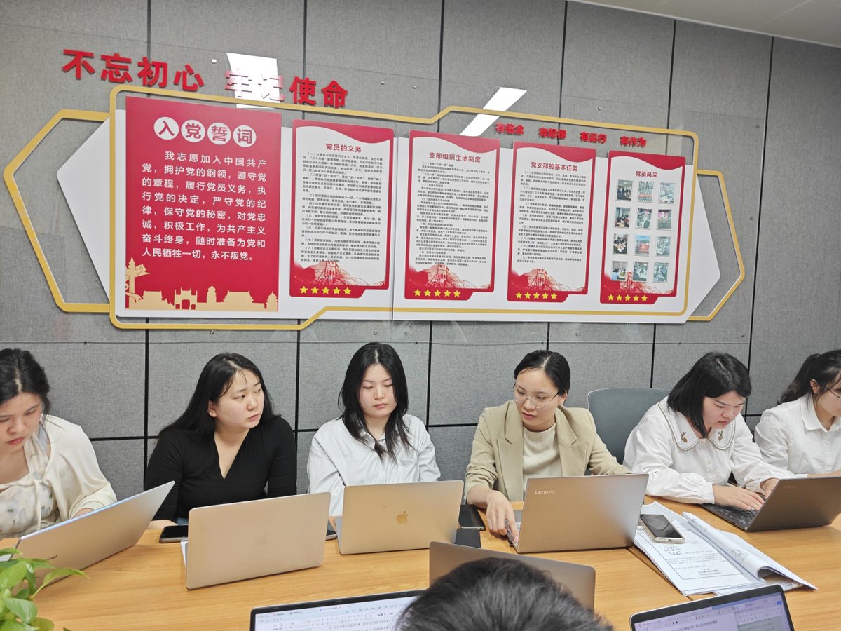 Резник Алёна tweet media