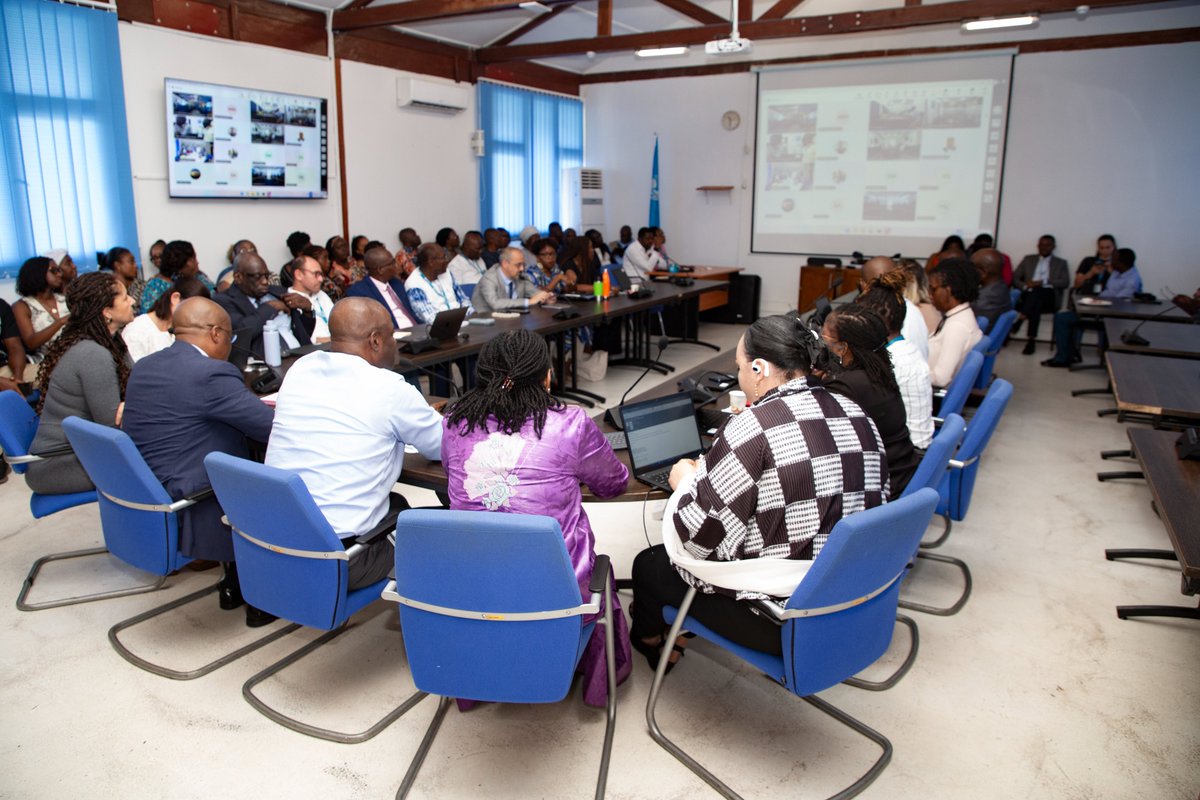 Moment précieux avec l'équipe <a href="/UNICEFDRC/">UNICEF en RDC</a>, à Kinshasa et sur le terrain #RDC. Hommage à nos collègues et à l’engagement remarquable de celles et ceux qui œuvrent chaque jour #PourChaqueEnfant, aux côtés des communautés et du Gouvernement congolais.

Échanges aussi sur les