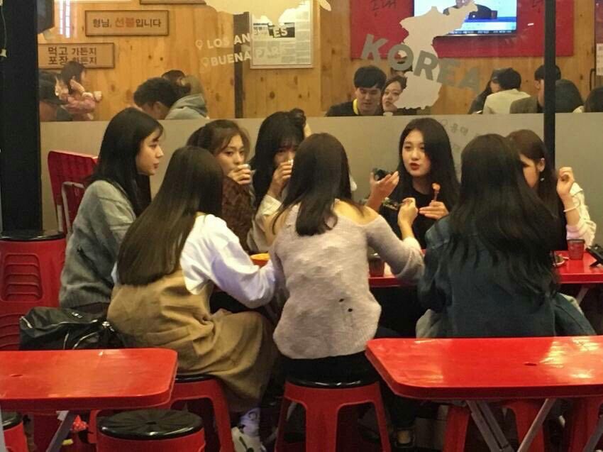 fromis_9 spotted went on a dinner date as 9!!