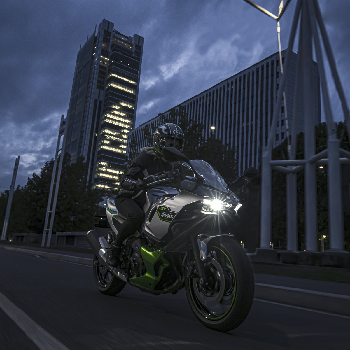 Kawasaki_JPN's tweet photo. 400ccクラスの燃費で、
1000ccクラスの加速力。
