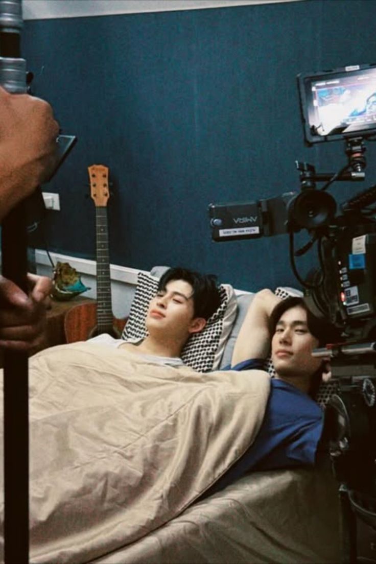 Rosey180605's tweet image. Random BTS pics of #MeAndTheeSeries because I miss them 💙🤗
#PondPhuwin
#ppnaravit 
#phuwintang