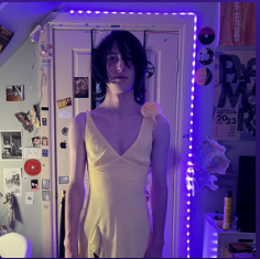 SnoojakExposed's tweet photo. @kayfloppaa @JamesGuacamole Did he decide to transition after you made him wear your clothes and took pictures of him, which you then leaked for fun to embarrass him after he broke up with you? 🤡 https://t.co/9Ho43OxCXV