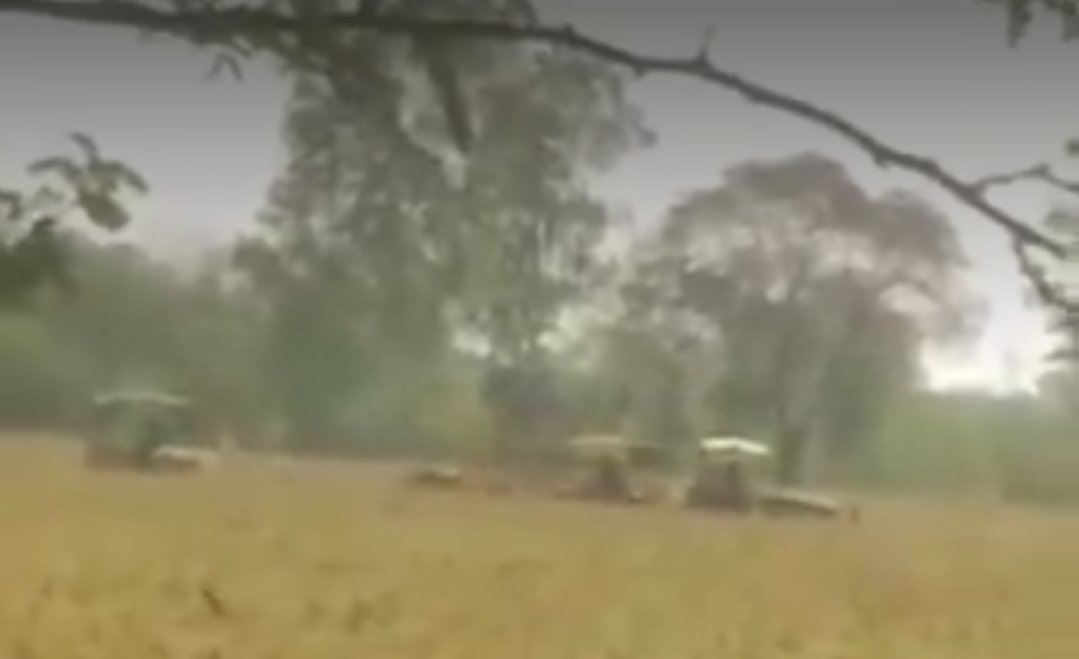 #बाराबंकी: तकरीबन आधा दर्जन से ज्यादा ट्रैक्टर ट्रालियों के साथ चल रहा अवैध मिट्टी का खनन मामला सुबेहा थाना क्षेत्र अंतर्गत जार मऊ गांव के इन्हौना शुकुल बाजार संपर्क मार्ग पर। <a href="/112UttarPradesh/">Call 112</a> <a href="/Barabankipolice/">Barabanki Police</a> <a href="/DM_Barabanki/">District Magistrate, Barabanki (Official)</a> <a href="/Uppolice/">UP POLICE</a>